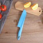 jawbush Plastic Vegetable Knife, 11″ Serrated Edge Pizza Cutter with Non-slip Handle for Kitchen, Pizzas, Salad, Cakes, Bread, Fruit, and Lasagna, Nylon Knife for Nonstick Bakeware – 2-Pack, Blue